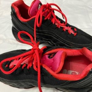 Nike Air Max trainers in black and red